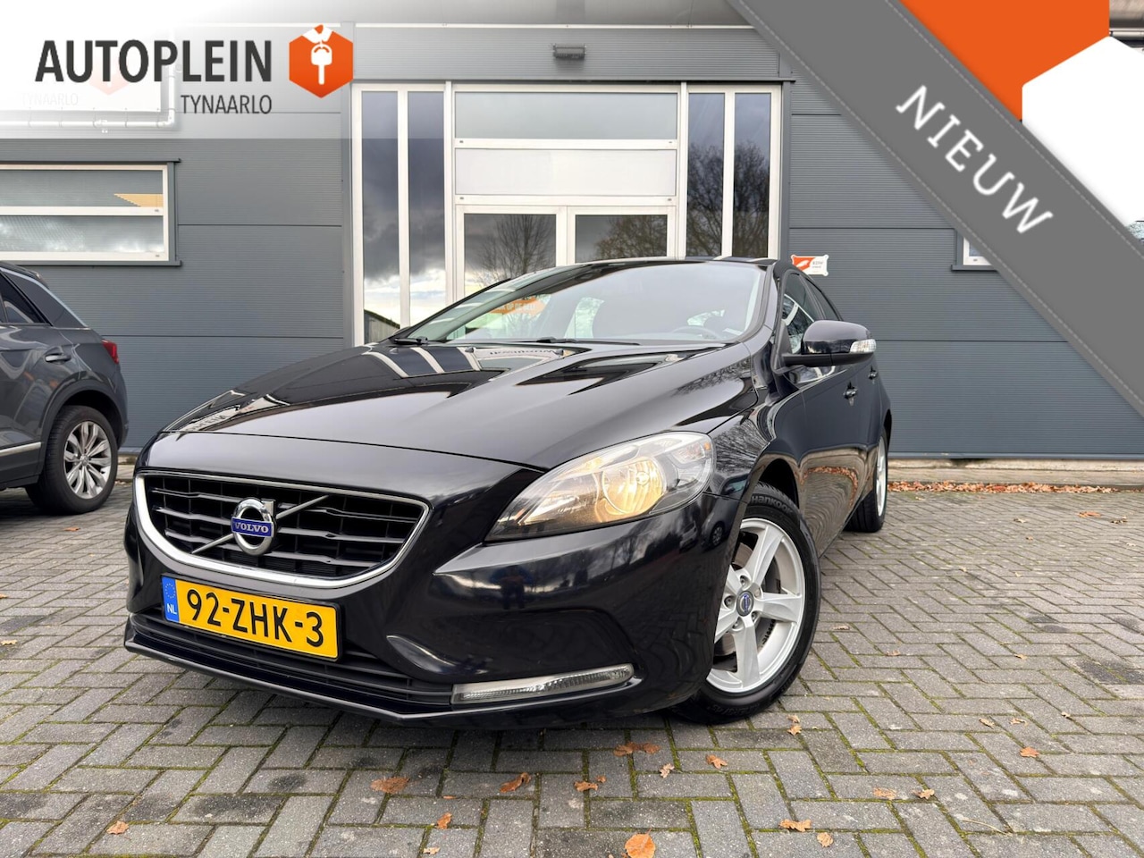 Volvo V40 - 1.6 T3 Momentum *Climate*|Cruise|NAP|Navi|Camera|PDC|Trekhaak - AutoWereld.nl