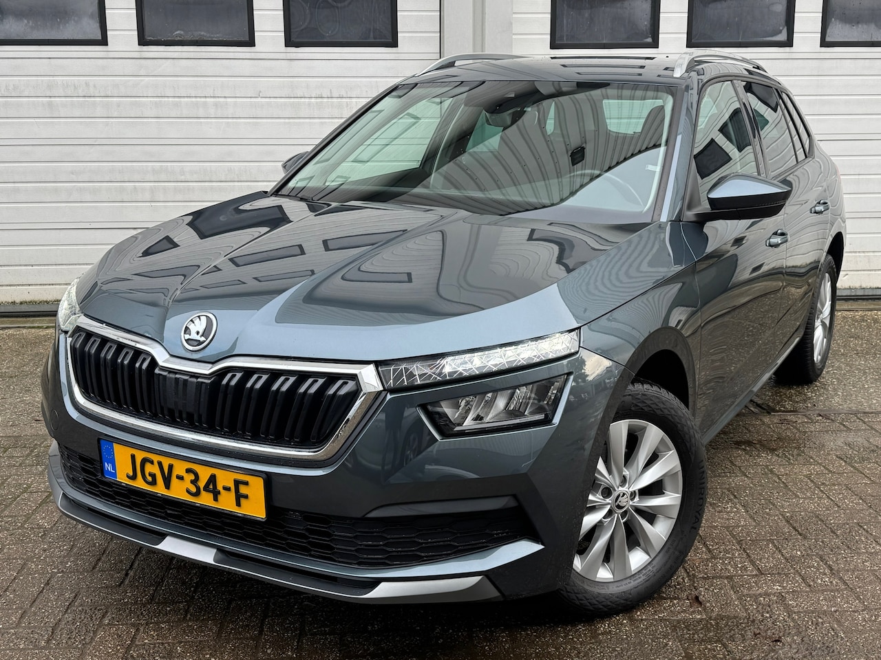 Skoda Kamiq - 1.0 TSI Ambition virtual/front-lane/carplay/led/navi/keyless/telefoonlader/aut - AutoWereld.nl