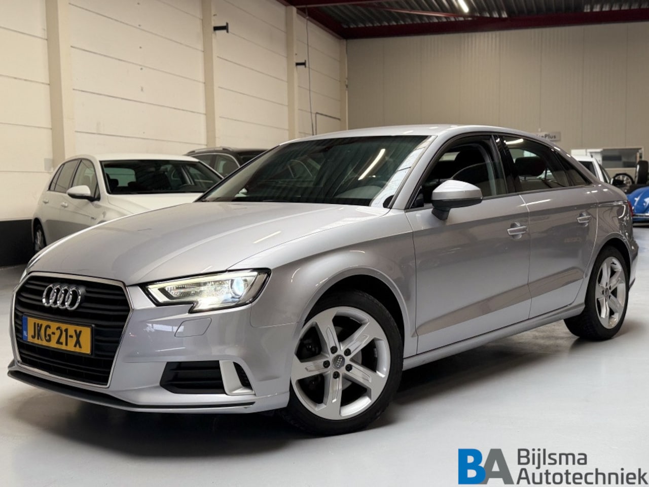 Audi A3 Limousine - 1.0 TFSI Sport | Xenon | Trekhaak - AutoWereld.nl