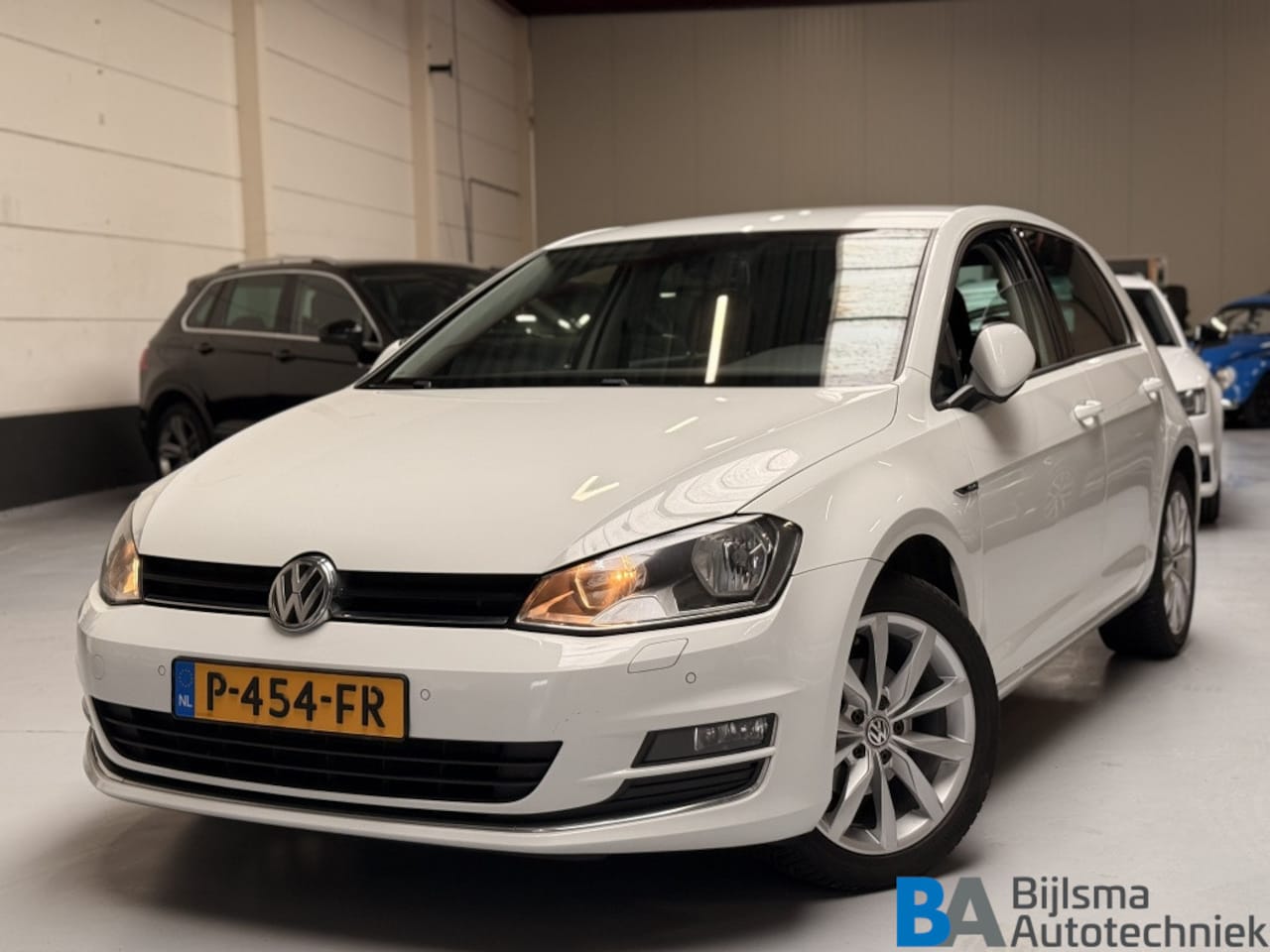 Volkswagen Golf - 1.2 TSI Lounge | 17" velgen | Nette auto! - AutoWereld.nl