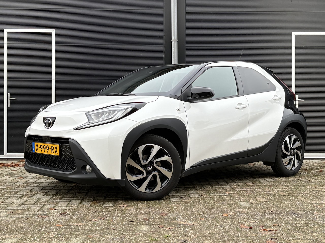Toyota Aygo X - 1.0 VVT-i MT Pulse | Camera | Carplay | NL-auto - AutoWereld.nl