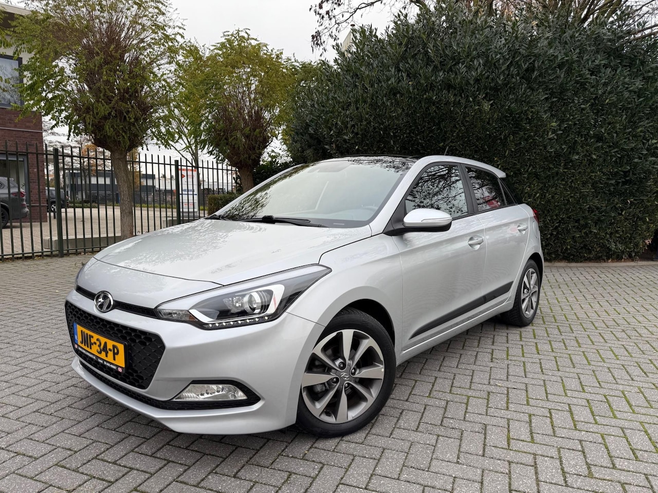 Hyundai i20 - 1.2 (4 cil.), AIRCO, Navigatie, Achteruitrijcamera, Cruise Control, Panoramadak, Stoel- & - AutoWereld.nl