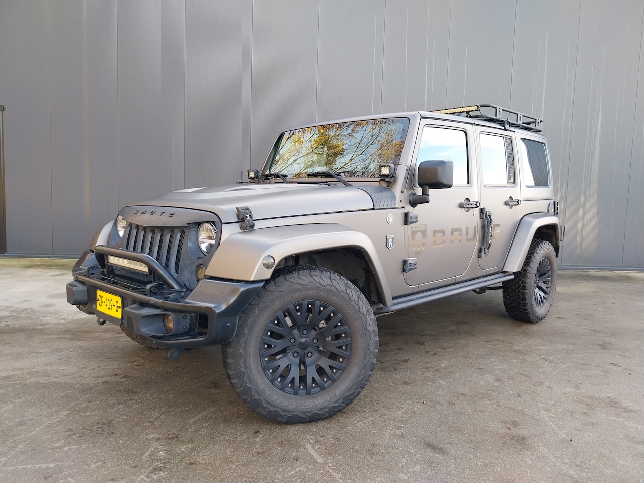 Jeep Wrangler Unlimited - 3.6 V6 AUTOMAAT 285 PK BRUTE CABRIO LEER NAVI CRUISE TREKHAAK ECC - AutoWereld.nl