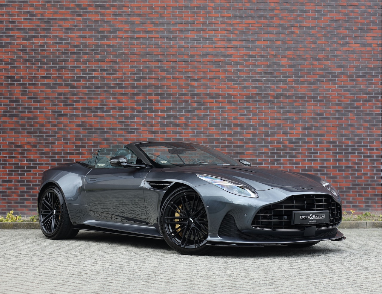 Aston Martin DB12 Volante - 4.0 V8 | Xenon Grey - Carbon Pack - AutoWereld.nl