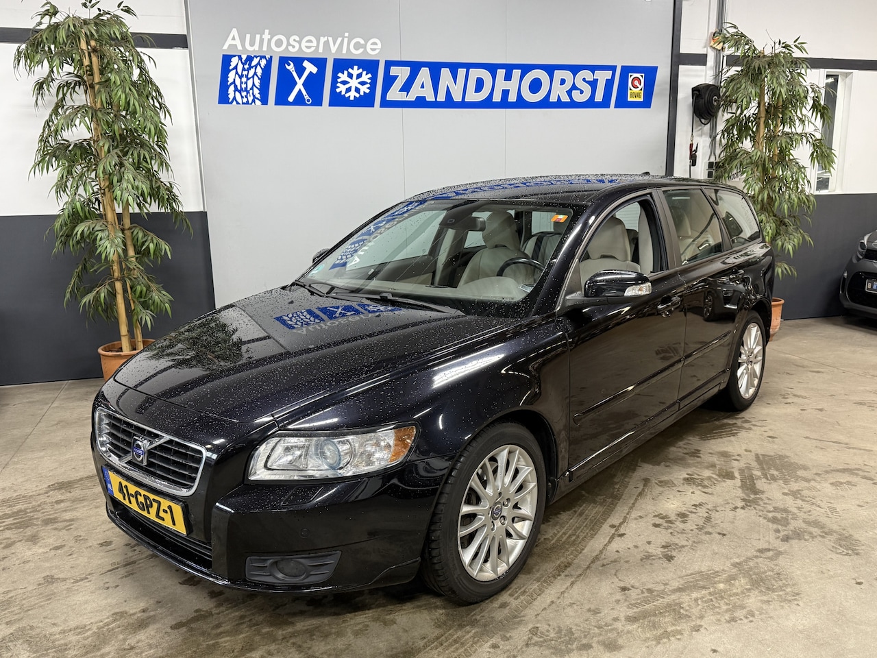 Volvo V50 - 2.0D Momentum // Autom // Leer // Xenon - AutoWereld.nl