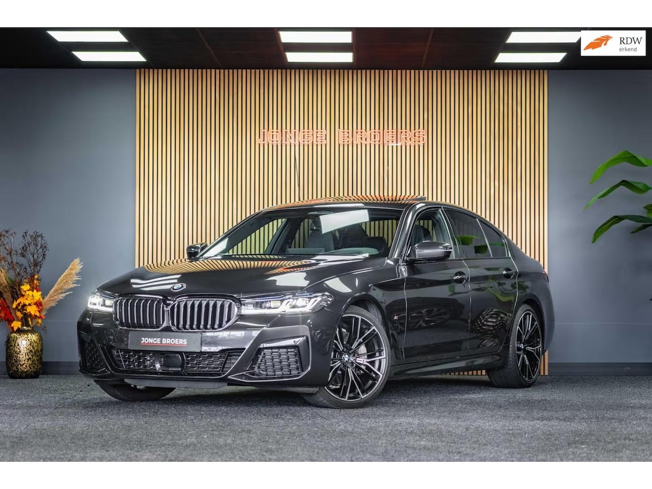 BMW 5-serie - 530i xDrive Business Edition Plus |Pano|HUD - AutoWereld.nl