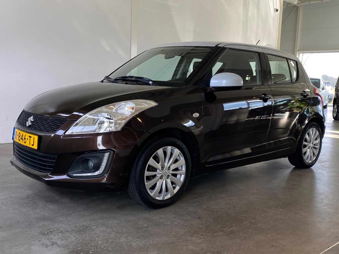 Suzuki Swift - 1.2 Dynamic Airco Cruise Trekhaak - AutoWereld.nl