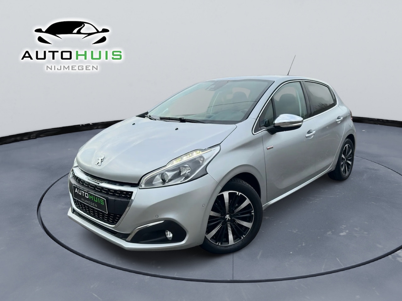 Peugeot 208 - 208 Limited Edition – 1.2 PureTech 110 pk – Automaat – Navigatiesysteem - Achteruitrijcame - AutoWereld.nl
