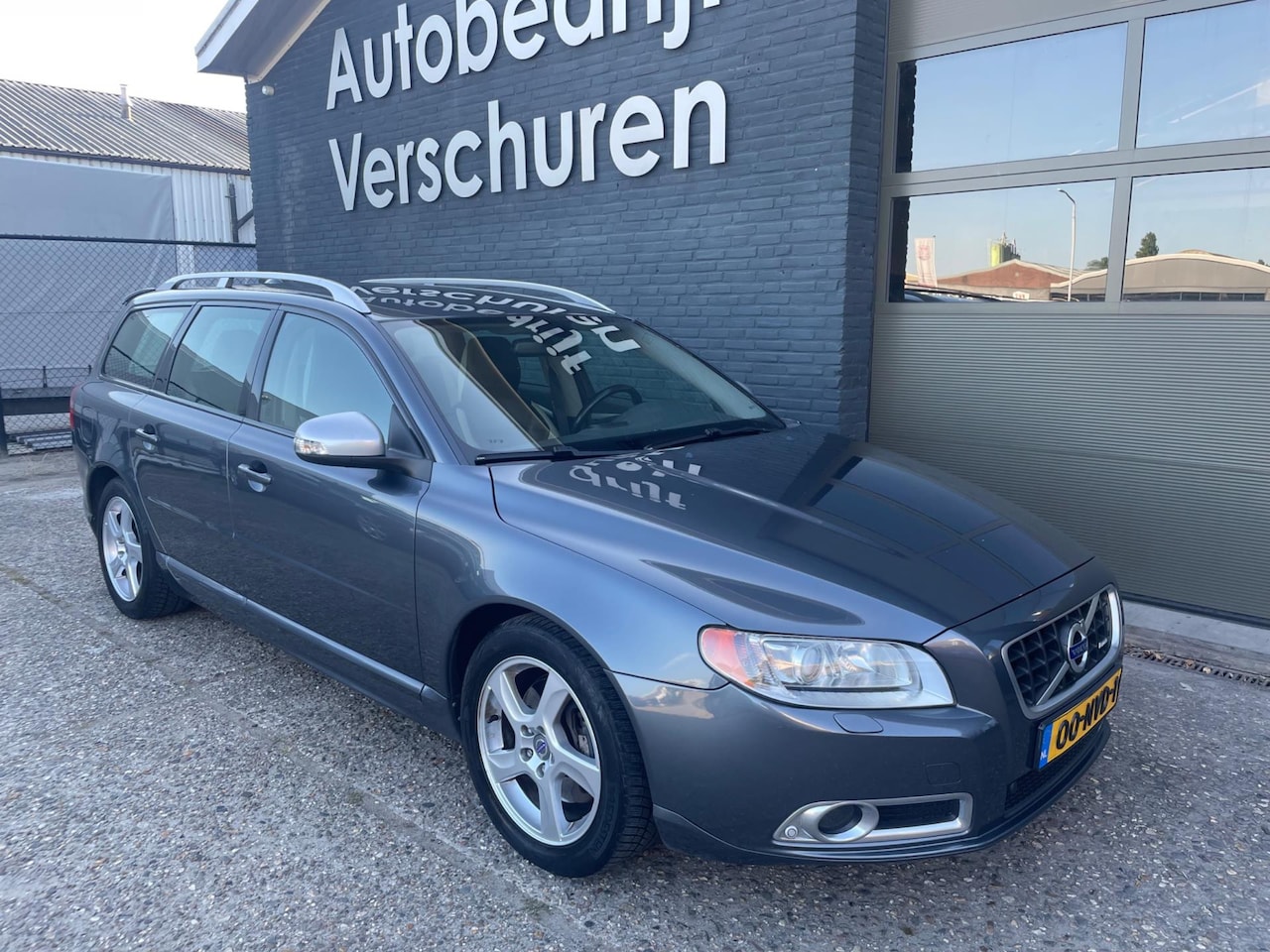 Volvo V70 - 2.0T R-Design automaat stoelverwarming pdc voor + achter - AutoWereld.nl