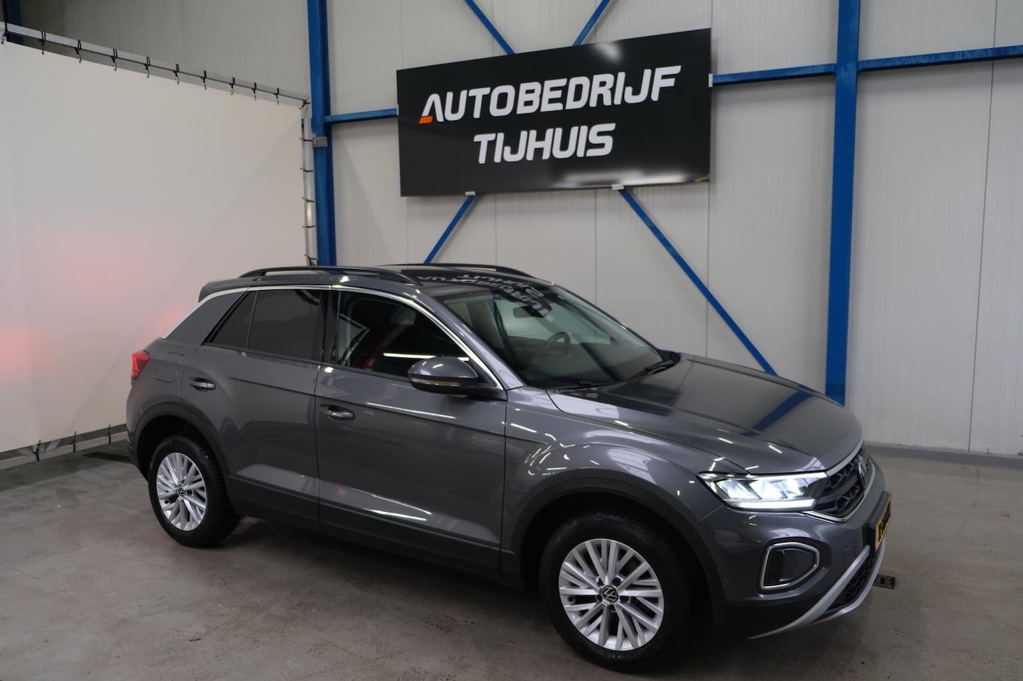Volkswagen T-Roc - 1.5 TSI Life Business Automaat - Virtual Display, Airco, Camera, Carplay, PDC. - AutoWereld.nl