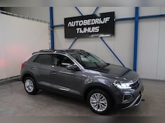 Volkswagen T-Roc - 1.5 TSI Life Business Automaat - Virtual Display, Airco, Camera, Carplay, PDC
