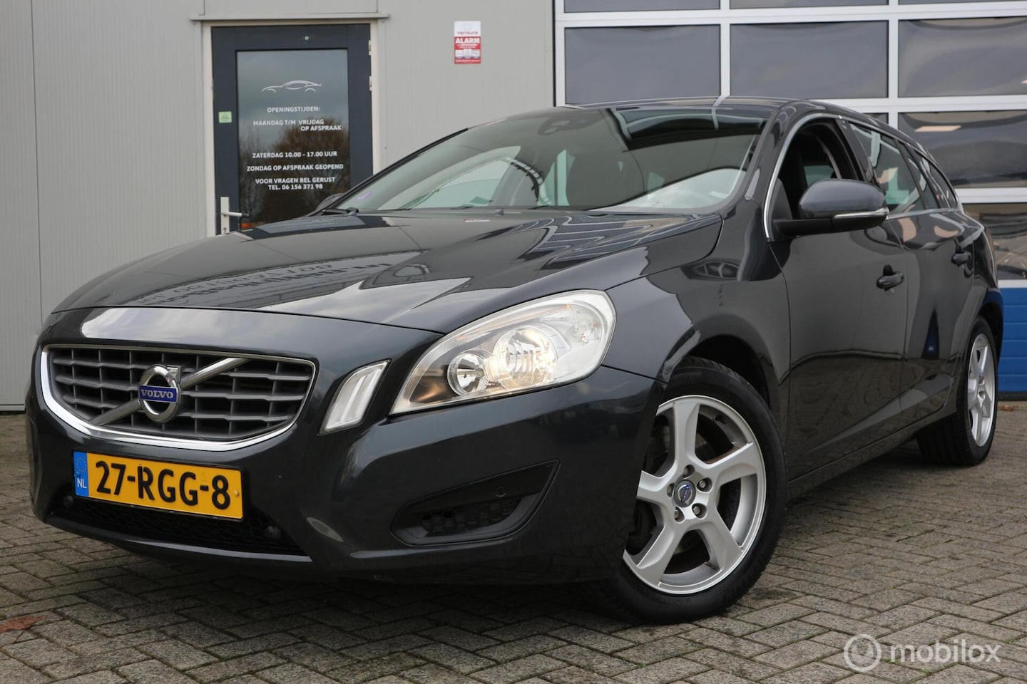 Volvo V60 - 2.0T Momentum ECC/NAVIGATIE/2XPDC/TREKHAAK/NAP - AutoWereld.nl