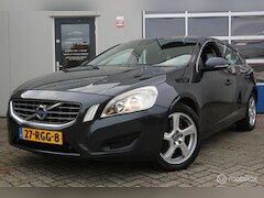 Volvo V60 - 2.0T Momentum ECC/NAVIGATIE/2XPDC/TREKHAAK/NAP