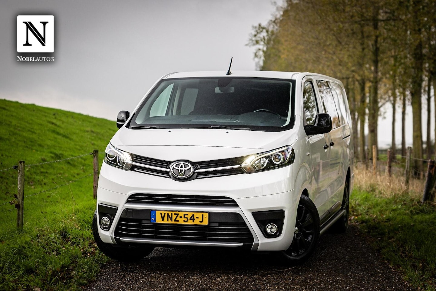 Toyota ProAce Worker - 2.0 D-4D Black Line DC | Automaat|5Pers - AutoWereld.nl