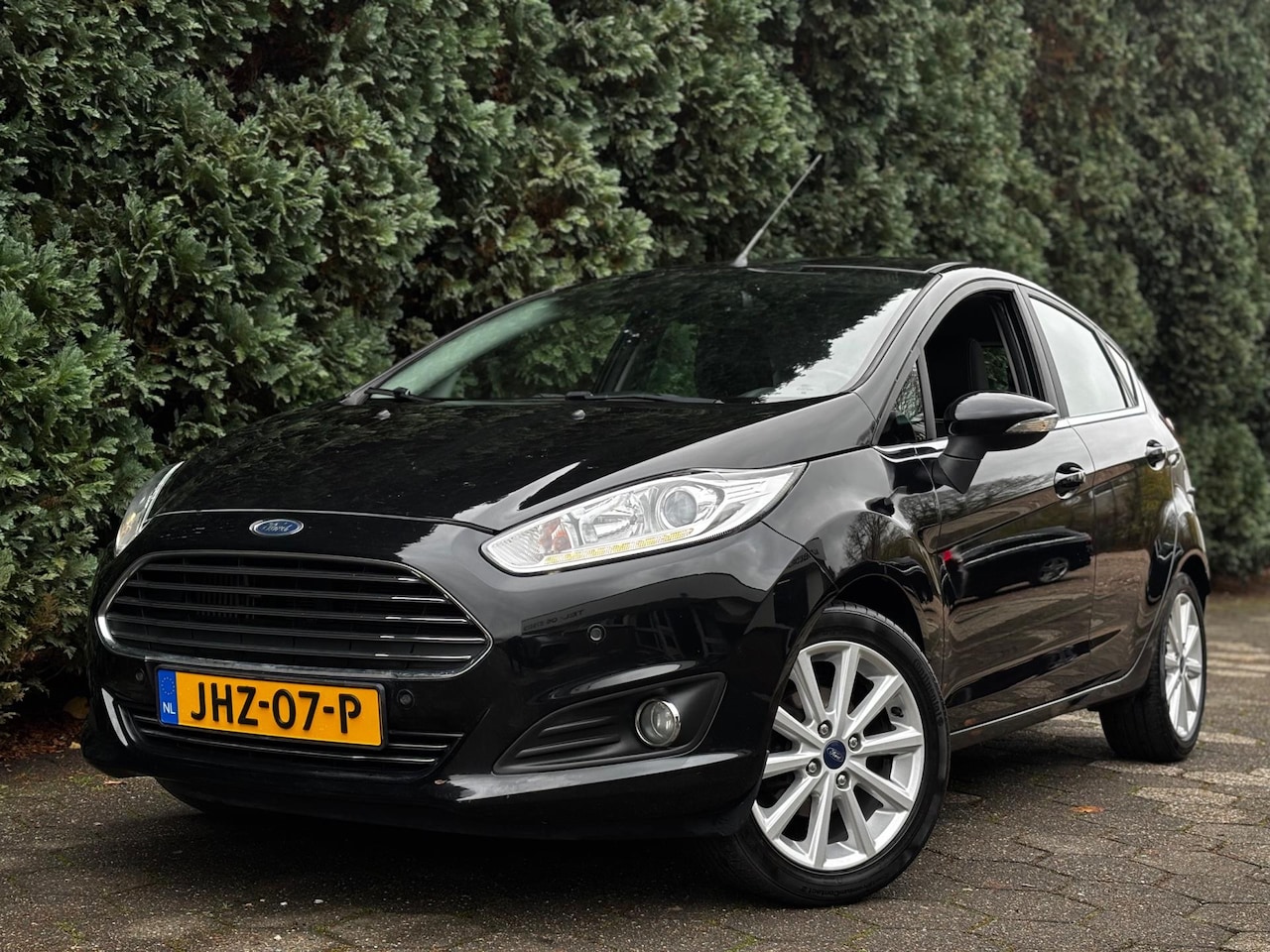 Ford Fiesta - 1.0 Titanium | Candy Blue Edition | Airco | Navi | Stoelverarming - AutoWereld.nl