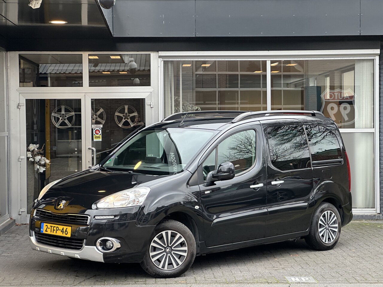 Peugeot Partner Tepee - 1.6 VTi Style CRUISE / AIRCO / BLUETOOTH / NAVI - AutoWereld.nl