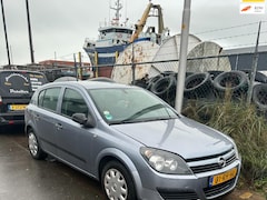 Opel Astra - 1.6 Essentia