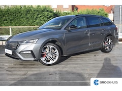 Skoda Octavia Combi - RS iV Phev 245PK | Zwenkbare trekhaak | RS Plus Package | Camera achter | Head-up display
