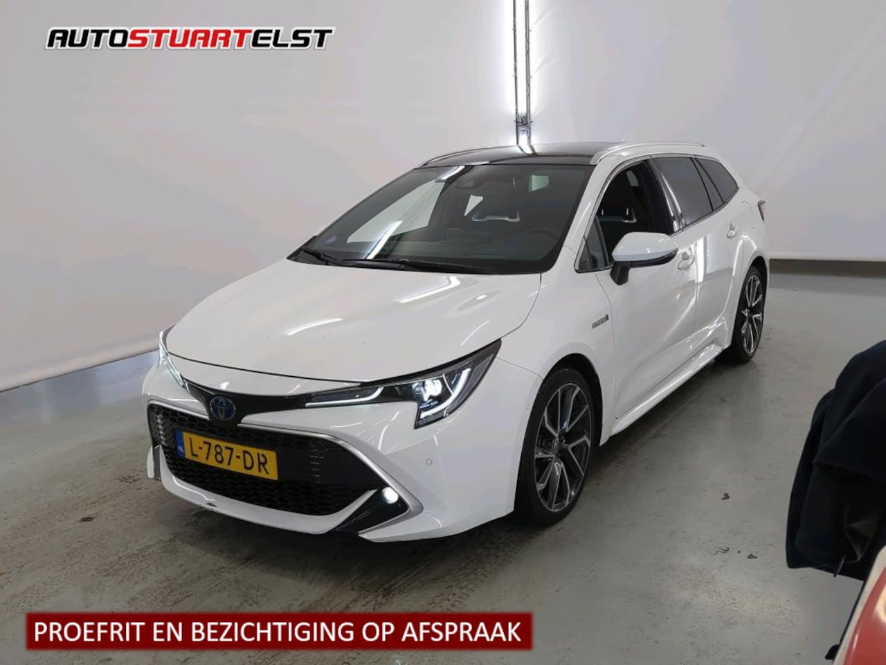 Toyota Corolla Touring Sports - 2.0 Hybrid Premium 1e Eigenaar | NL-Auto | Volledig Onderh | BTW | Pano | Camera | Head-Up - AutoWereld.nl