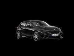 BMW 1-serie - M135i xDrive | Live Cockpit | Panorama | Schaalstoelen | Memory | H&K | Head-Up | ACC | 19