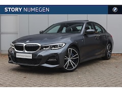 BMW 3-serie - 320i High Executive M Sport Automaat / Schuif-kanteldak / Sportstoelen / Achteruitrijcamer