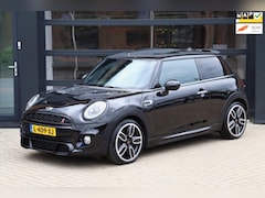 MINI Cooper S - JCW Pakket | Panorama | Navigatie | Stoelverwarming | 18" LM Velgen