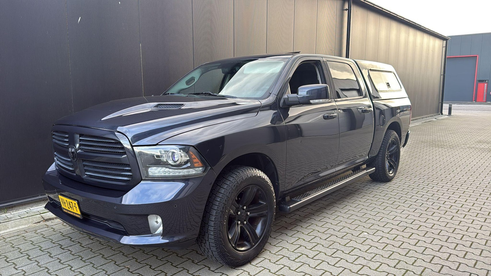 Dodge Ram 1500 - 5.7 V8 4x4 Crew Cab 5'7 5.7 V8 4x4 Crew Cab 5'7 huif - AutoWereld.nl