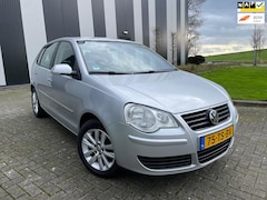 Volkswagen Polo - 1.2 Optive Nw APK-Airco-Lmv-ElekPakket-Trekhaak-2 Sleutels