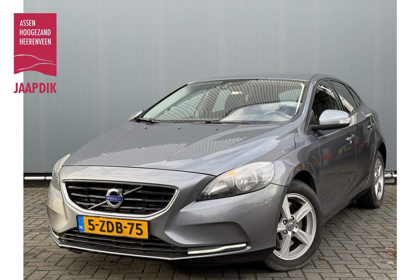 Volvo V40 - BJR 2014 2.0 D4 191PK Momentum Business AIRCO ECC | CRUISE | LM VELGEN | CENTR.VERGR. | TR - AutoWereld.nl