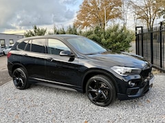 BMW X1 - sDrive18i Exe Aut Nav|Cruis|PDC|LED Zwart