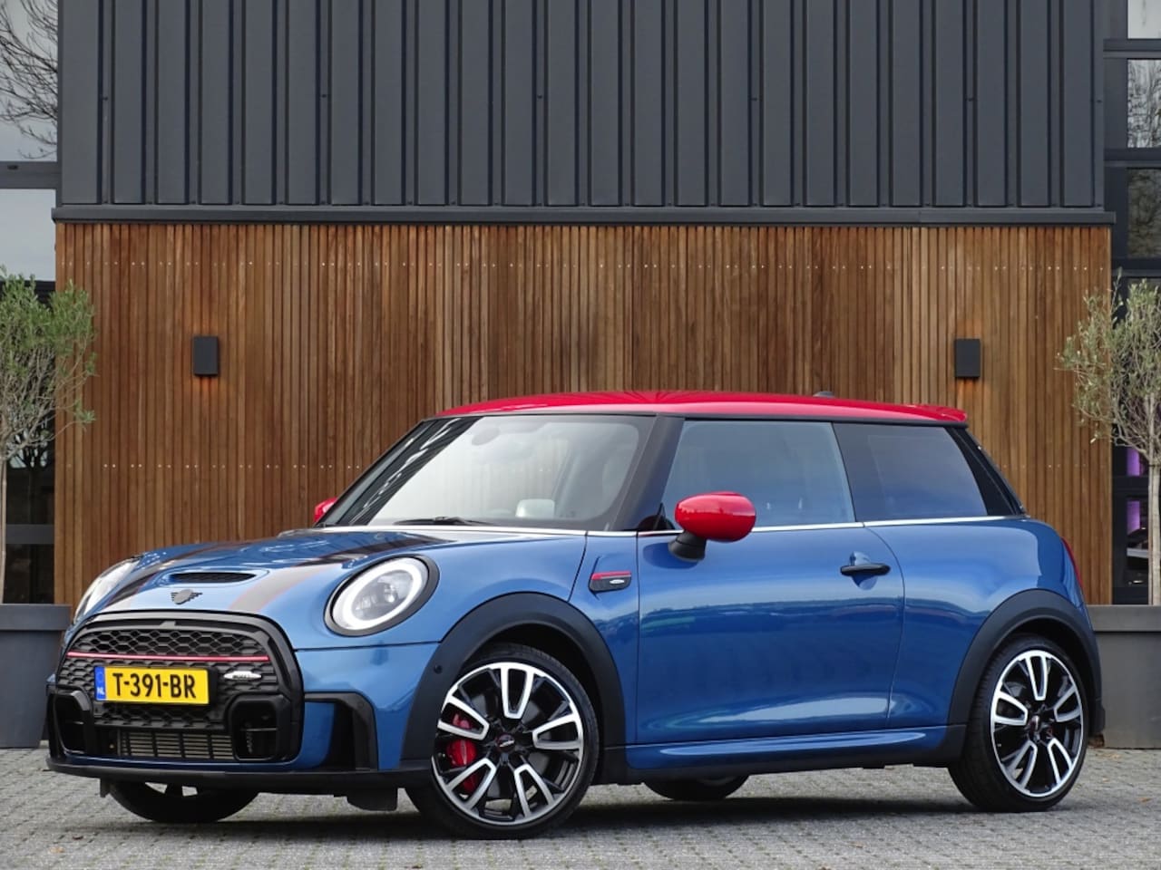 MINI John Cooper Works - Mini 2.0 232PK / / Harman Kardon / LED - AutoWereld.nl