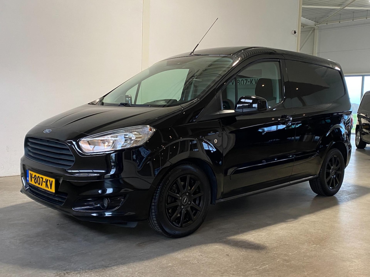 Ford Transit Courier - 1.5 TDCI 95PK Sportline 101dkm! - AutoWereld.nl