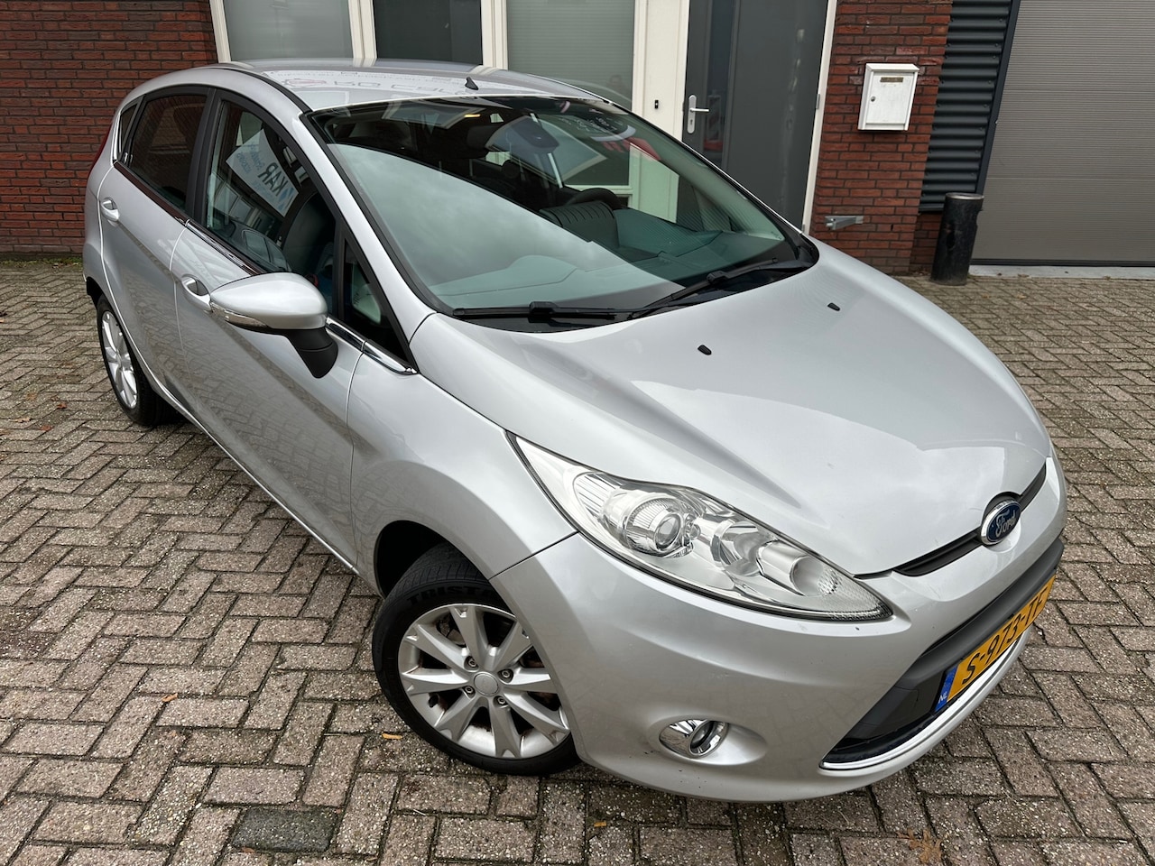 Ford Fiesta - 1.25 / Navi / Carplay / Airco / LM / 5DRS / MF Stuur - AutoWereld.nl