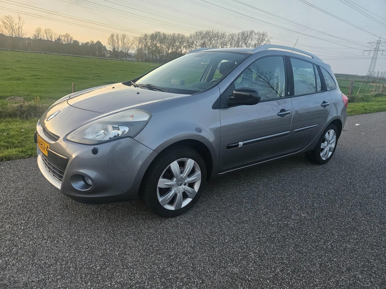 Renault Clio Estate - 1.2 TCE 20th Anniversary 1.2 TCE 20th Anniversary - AutoWereld.nl