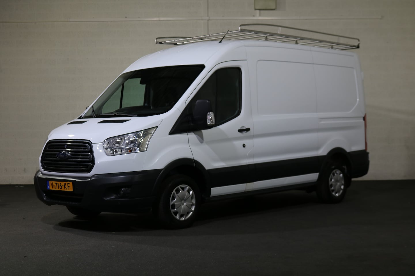 Ford Transit - 2.0 TDCI L2 H2 Trend Airco Navigatie Imperiaal Trap Trekhaak - AutoWereld.nl
