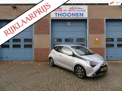 Toyota Aygo - 1.0 VVT-i x-play|5 deurs|automaat|airco|telefoon aansluiting|isofix|licht metalen velgen