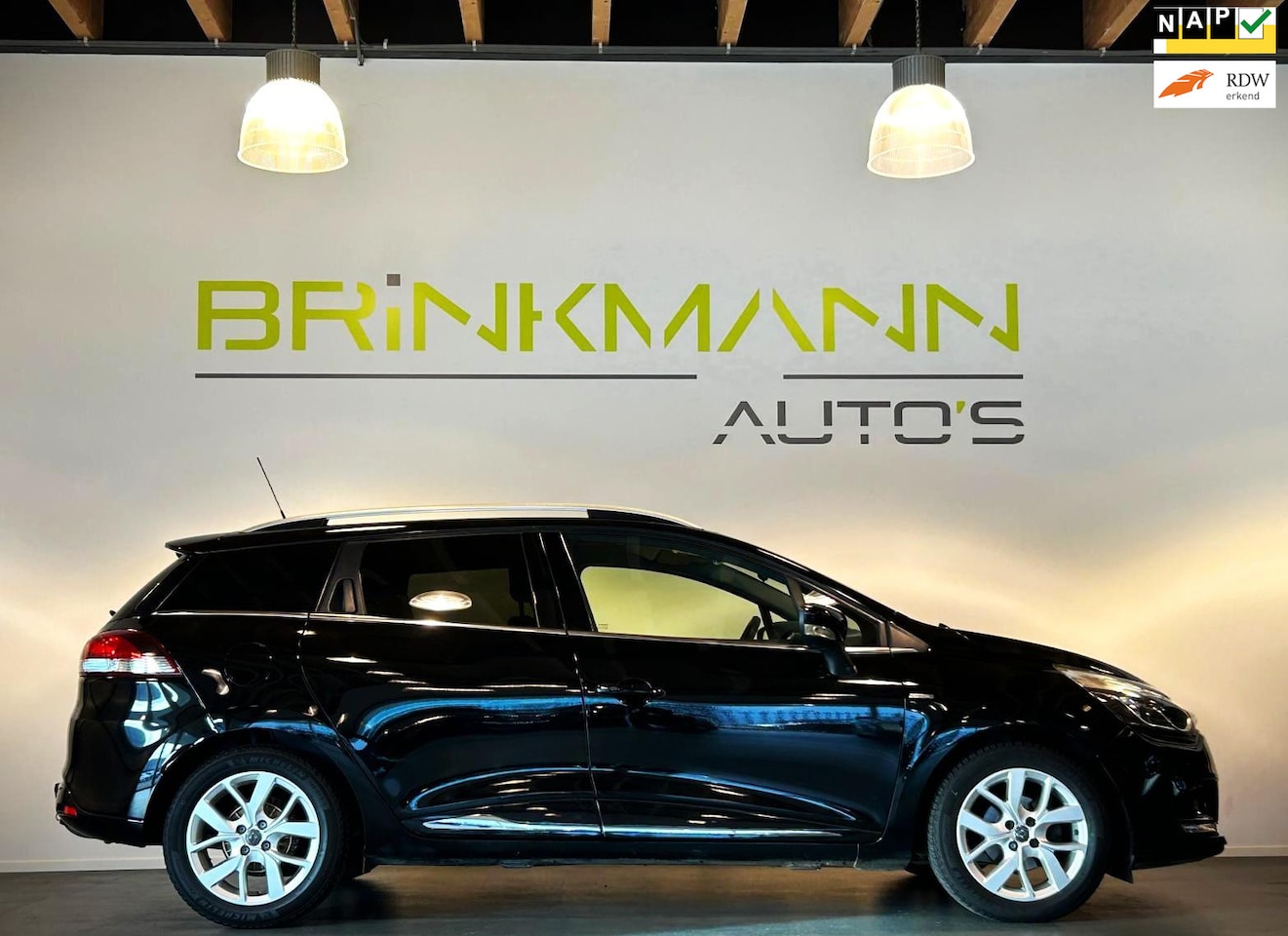 Renault Clio Estate - 0.9 TCe Limited - Nav. - PDC - Trekhaak. - AutoWereld.nl