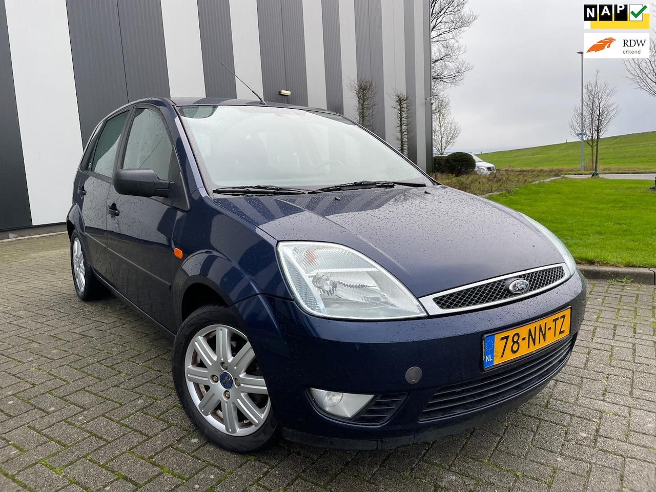 Ford Fiesta - 1.6-16V Ghia Nw APK-Airco-Lmv-ElekPakket-Trekhaak-2 Sleutels - AutoWereld.nl