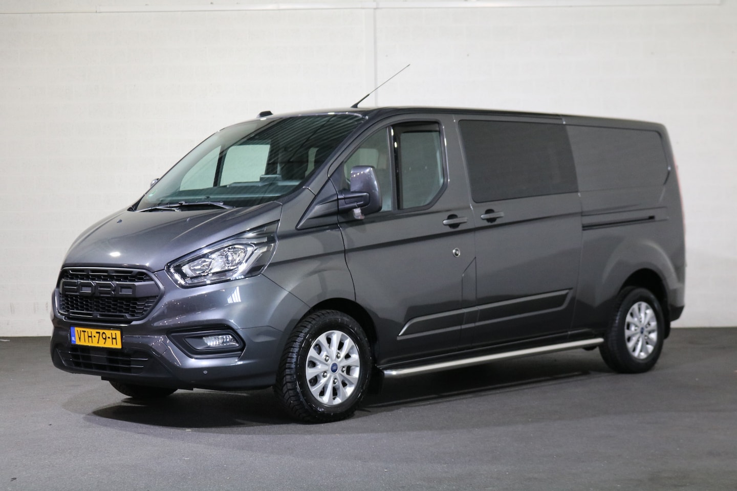 Ford Transit Custom - 2.0 TDci L2 H1 Limited DC Automaat Leer (Wordt verwacht) - AutoWereld.nl