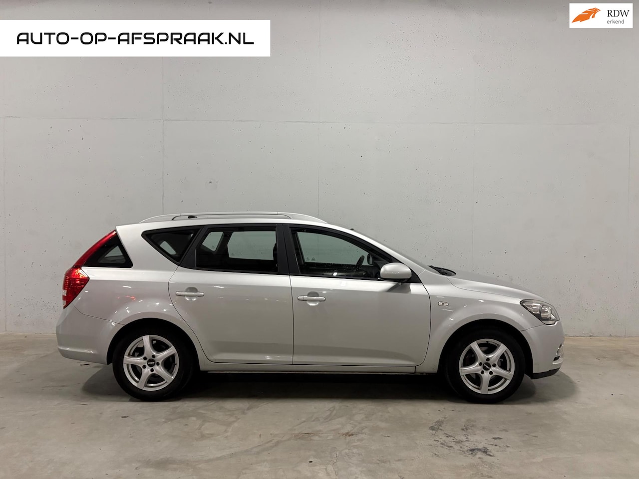 Kia Cee'd - 1.4 CVVT X-ecutive Trekhaak Cruise Clima Navi PDC - AutoWereld.nl