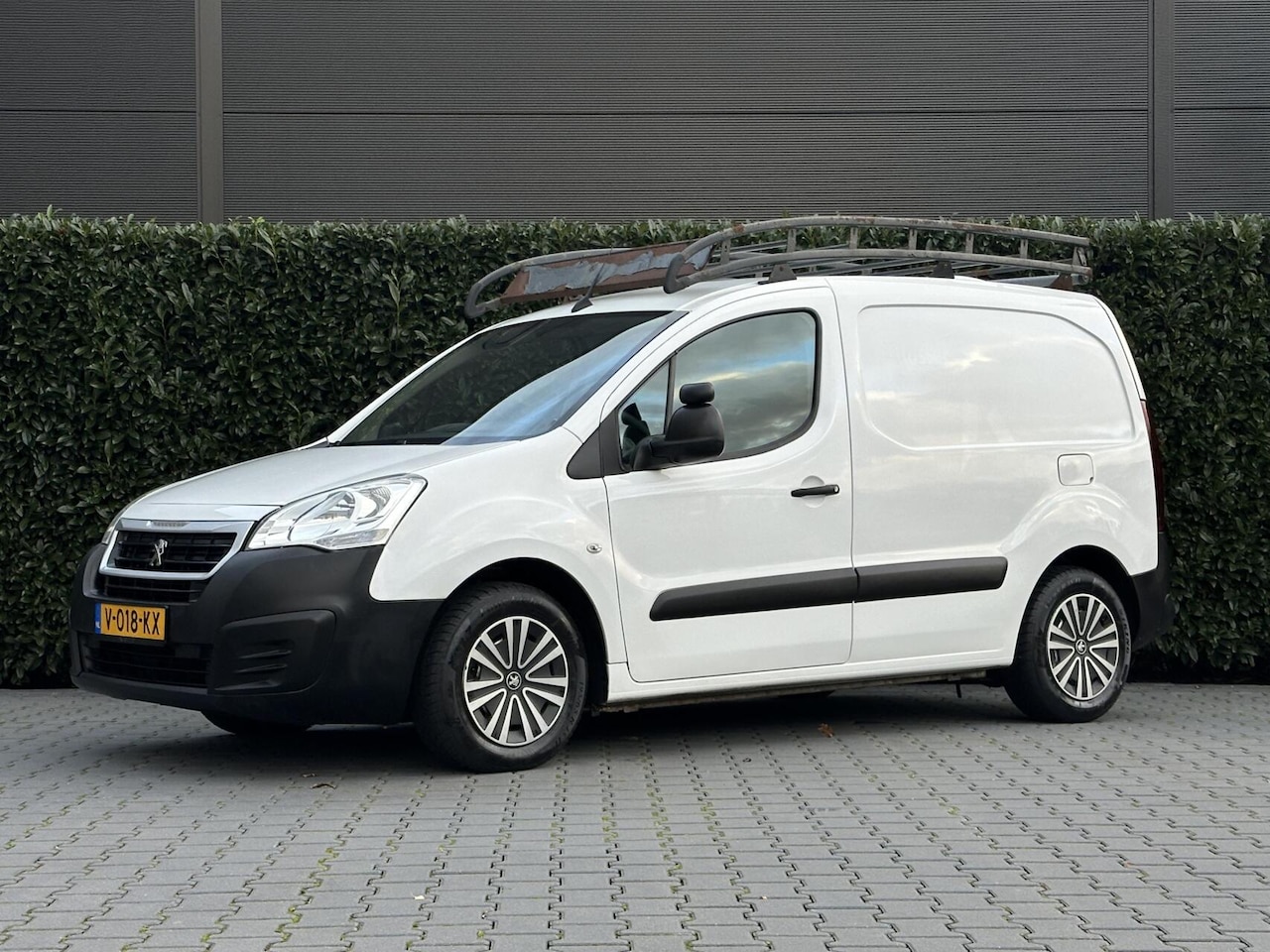 Peugeot Partner - bestel 120 1.6 BlueHDi 100 L1 Premium Pack, EURO 6, NL AUTO, NAP LOGISCH, AIRCO, NAVI, CRU - AutoWereld.nl