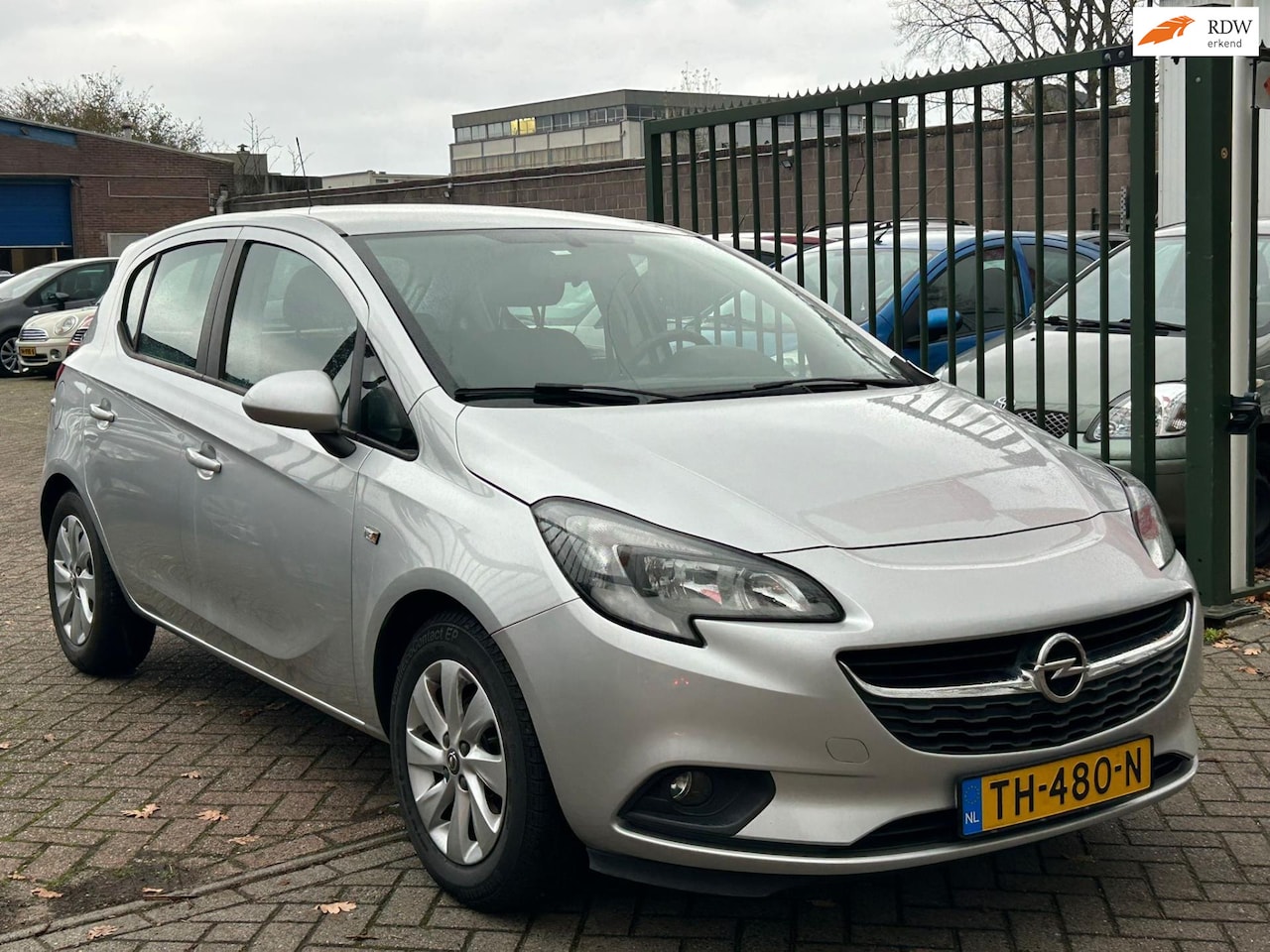 Opel Corsa - 1.4 Edition airco elektrische ramen cv op afs - AutoWereld.nl