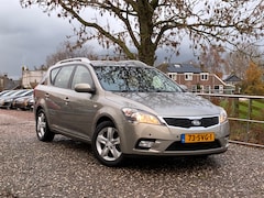 Kia Cee'd Sporty Wagon - 1.4 CVVT Navigator Plus Pack | Navi + Airco + Cruise Nu € 4.975,