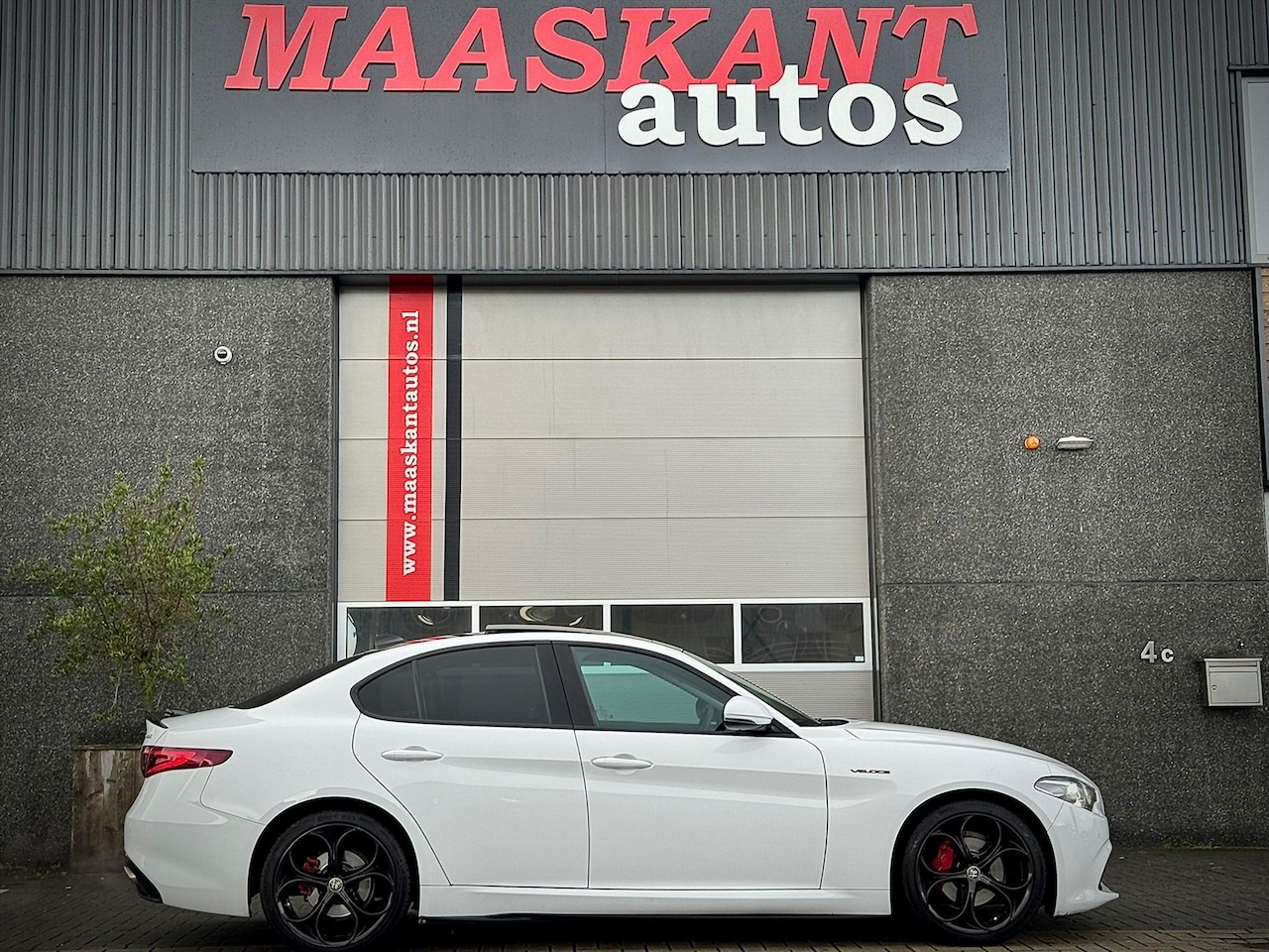 Alfa Romeo Giulia - 2.0 T / Super / Veloce pack / Dna Race mode / Stage 1 320pk / Pano / SERVICE HISTORY! - AutoWereld.nl