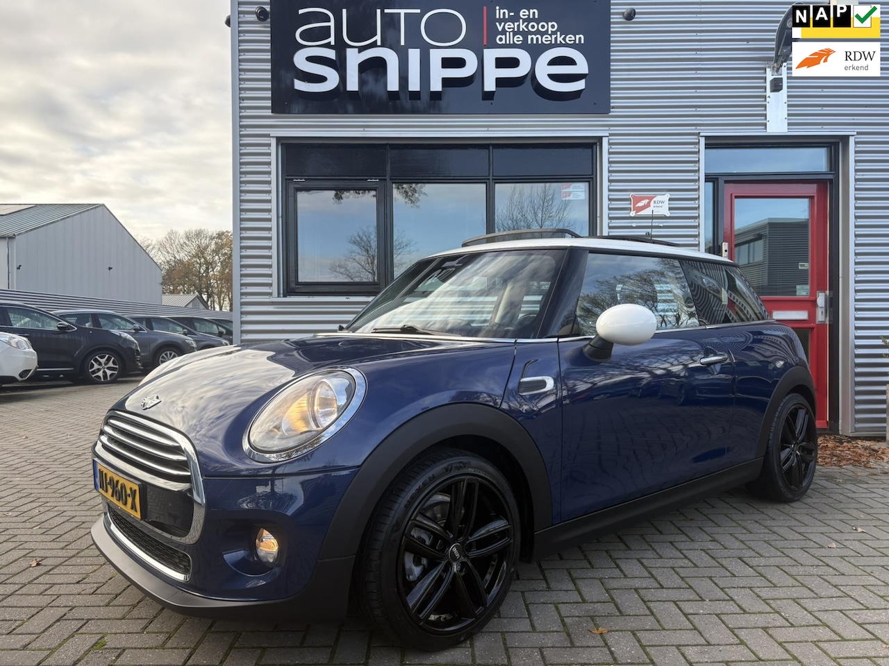 MINI Cooper - Mini 1.5 Business -LEDEREN SPORTSTOELEN-CLIMA-OPEN DAK-NAVI-BLUETOOTH-ORIGINEEL NEDERLANDS - AutoWereld.nl