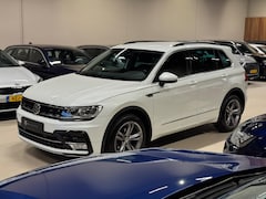 Volkswagen Tiguan - 1.4 TSI R-Line, Led, Clima, Multistuur, Private Glas, 19" Velgen, Trekhaak 13P, PDC, Volle