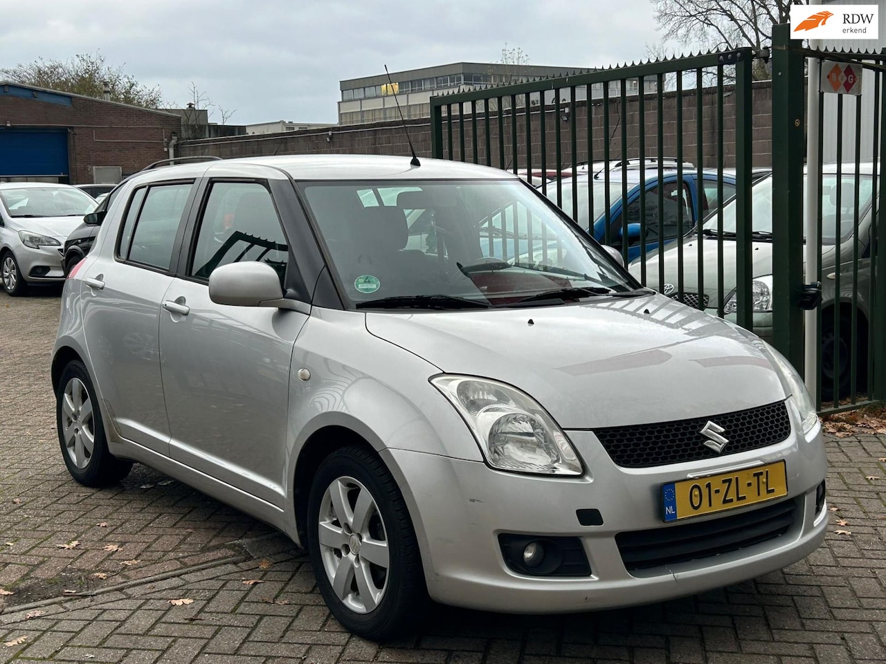 Suzuki Swift - 1.3 Exclusive Automaat 2e eigenaar dealer onderhouden airco keeles elektrische ramen cv op - AutoWereld.nl