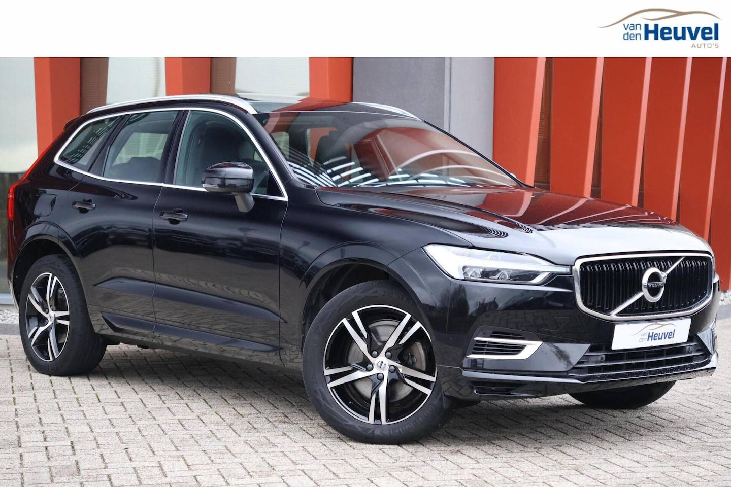 Volvo XC60 - T8 Recharge AWD Momentum | Parkeercamera | Stoelverwarming | Trekhaak | Leder | HUD | Keyl - AutoWereld.nl