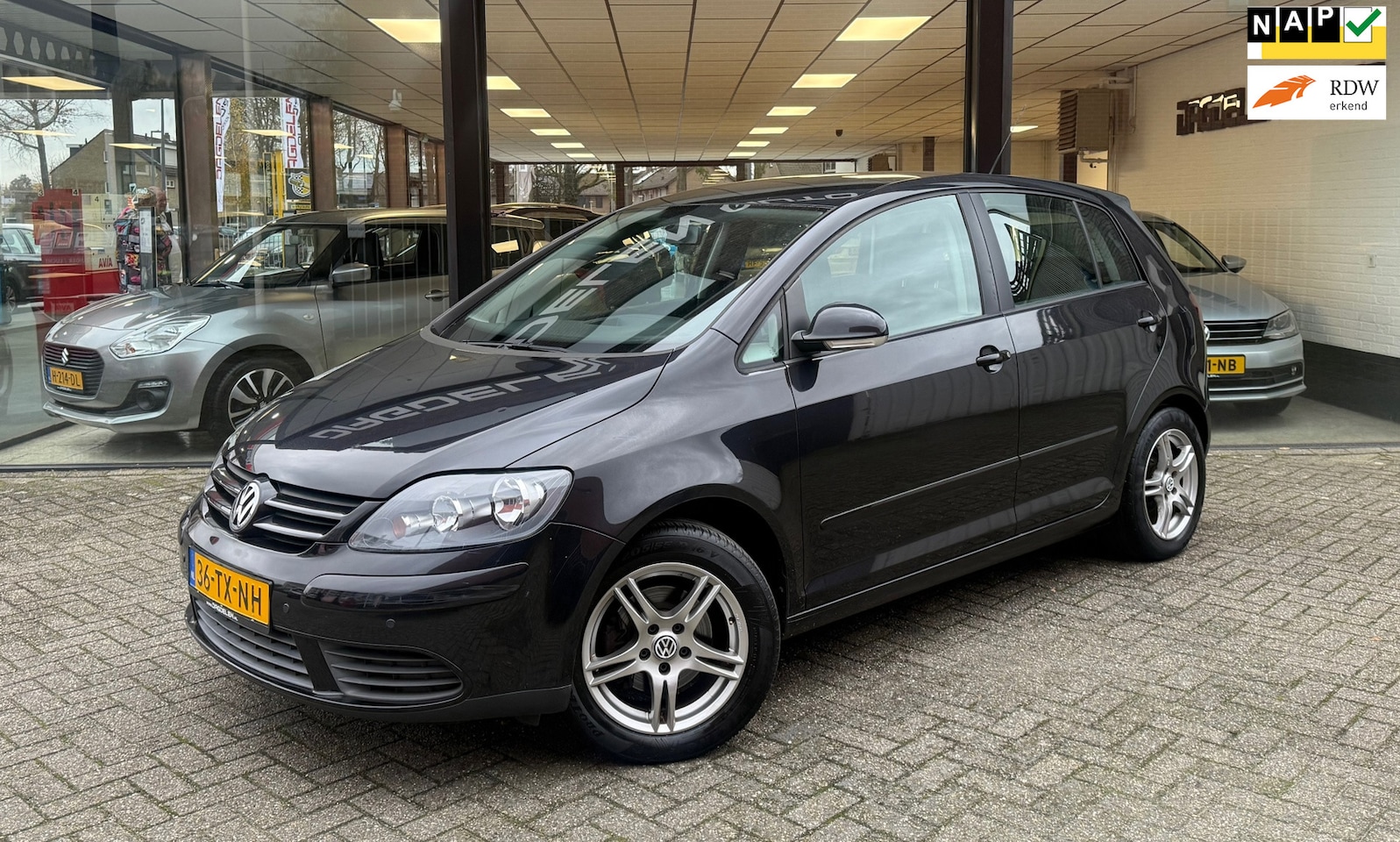 Volkswagen Golf Plus - 1.6 FSI 116pk AUTOMAAT | AIRCO | NAP | PDC - AutoWereld.nl