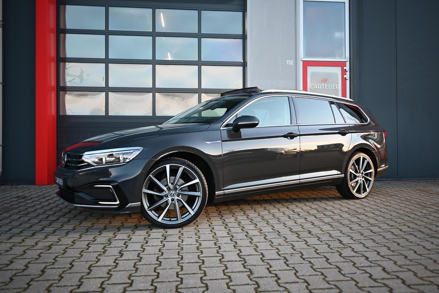 Volkswagen Passat Variant - 1.4 TSI PHEV GTE | PANO | LED - AutoWereld.nl
